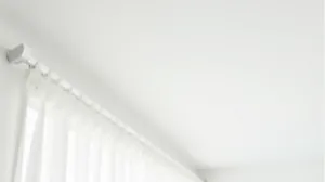 Jak dobrać karnisz sufitowy