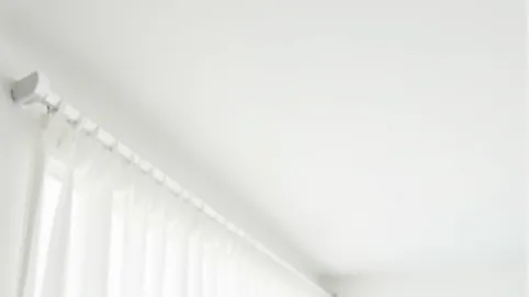 Jak dobrać karnisz sufitowy