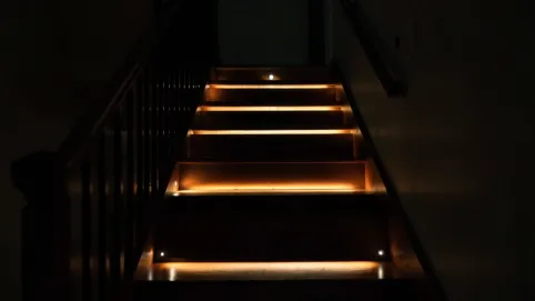 Jak podłączyć oświetlenie schodowe