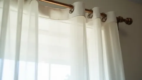 jak powiesić firanki bez karnisza