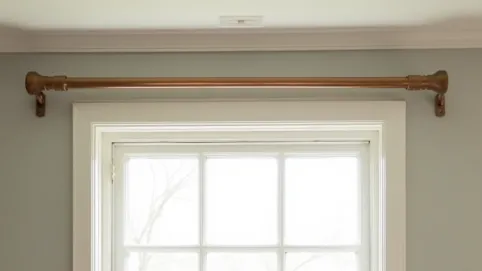 Jak zamontować karnisz nad oknem