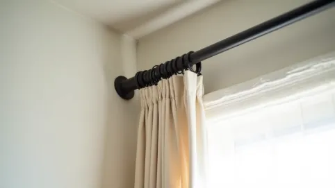 Jak zamontować karnisz pojedynczy