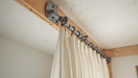 Montaż karnisza sufitowego do płyty gipsowej